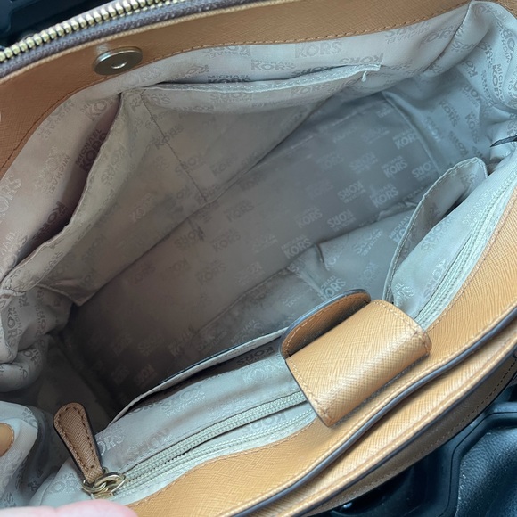 Michael Kors satchel***read description*** - Picture 4 of 6